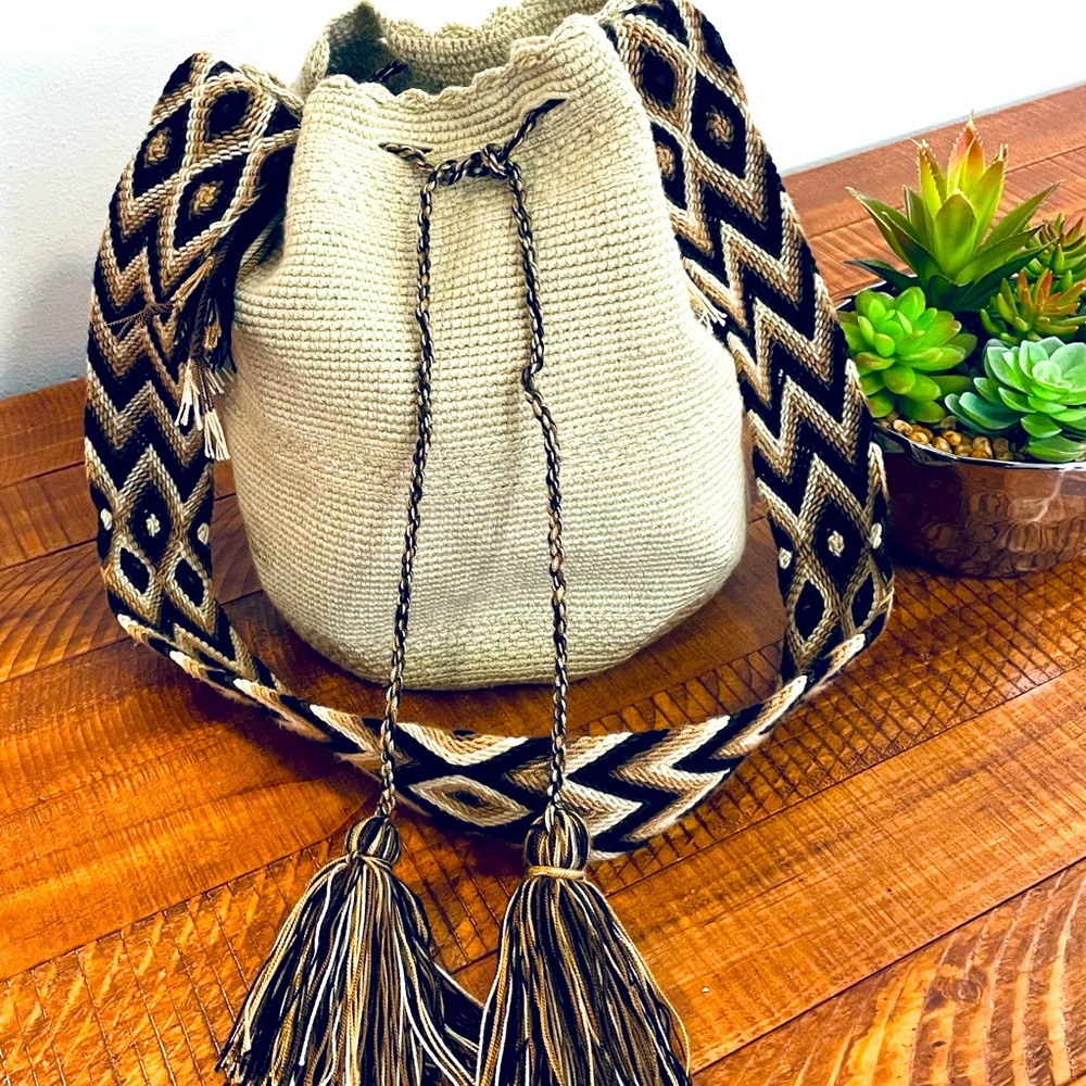 Colombian Handbag, Mochila Wayuu, 100% Original, Cotton Handmade Bucket Bag.